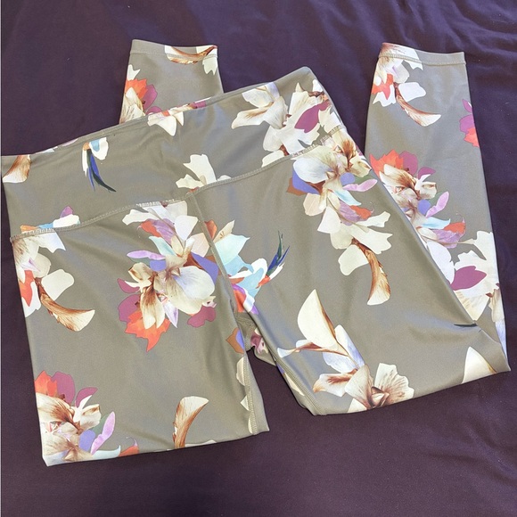 Athleta 7/8 Elation Paradise Leggings Size L Worn 2x - Picture 2 of 5